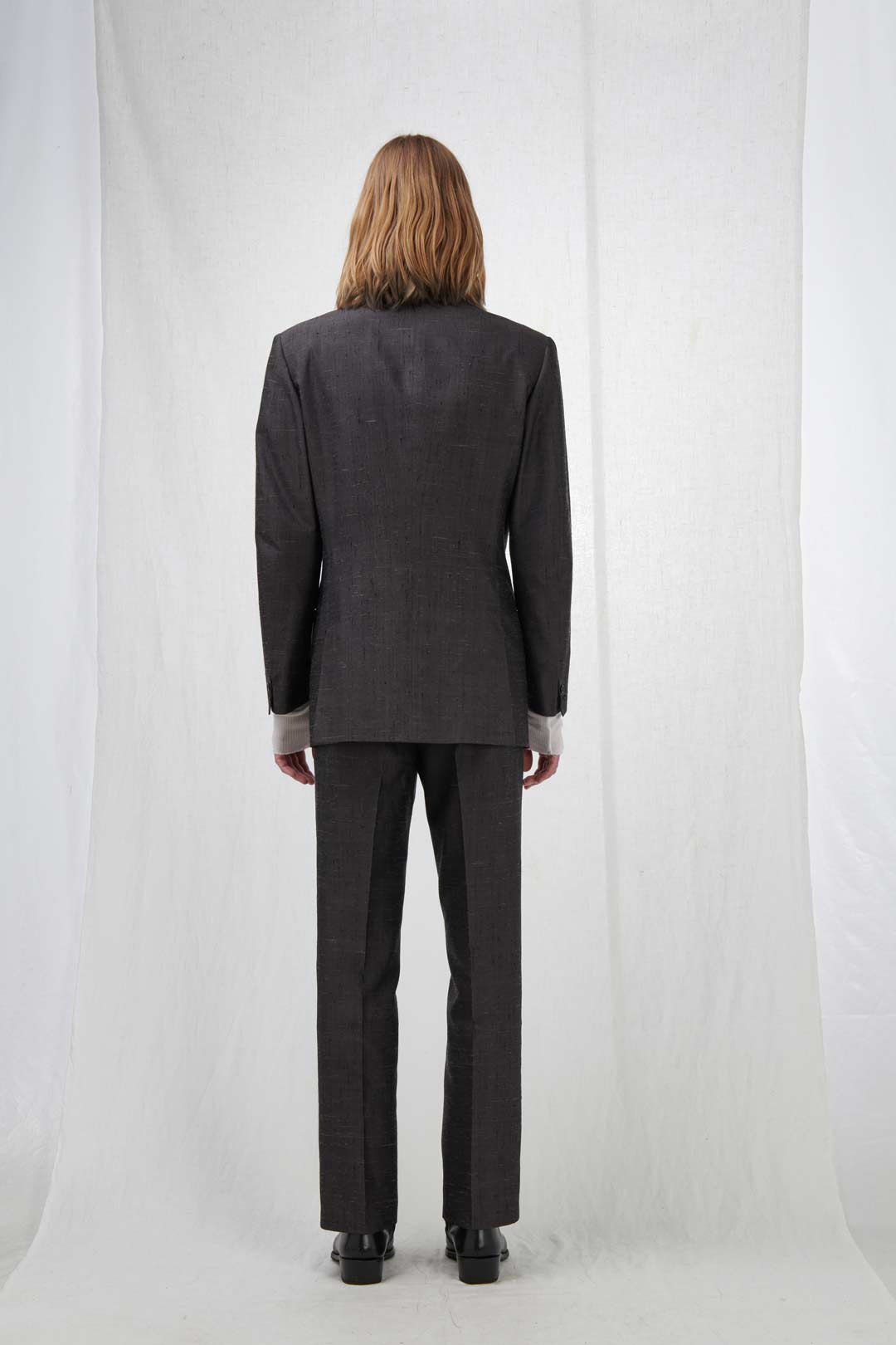 SUIT IN GRAY SHANTUNG 