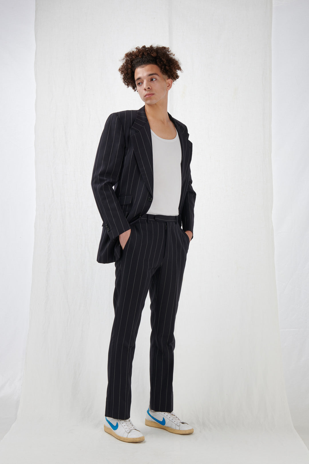 UNMIXO PINSTRIPE SUIT