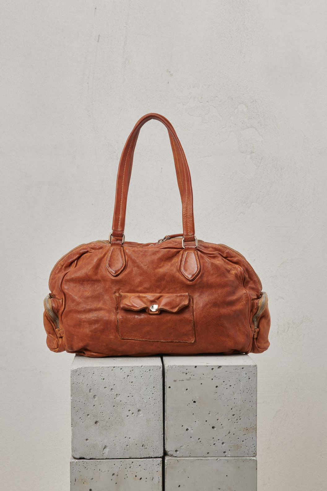 WRINKLED LEATHER BOWLING BAG