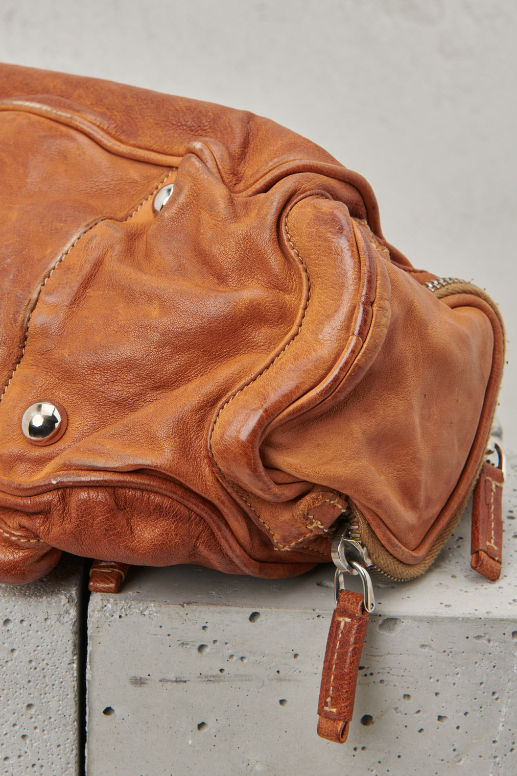 WRINKLED LEATHER BOWLING BAG