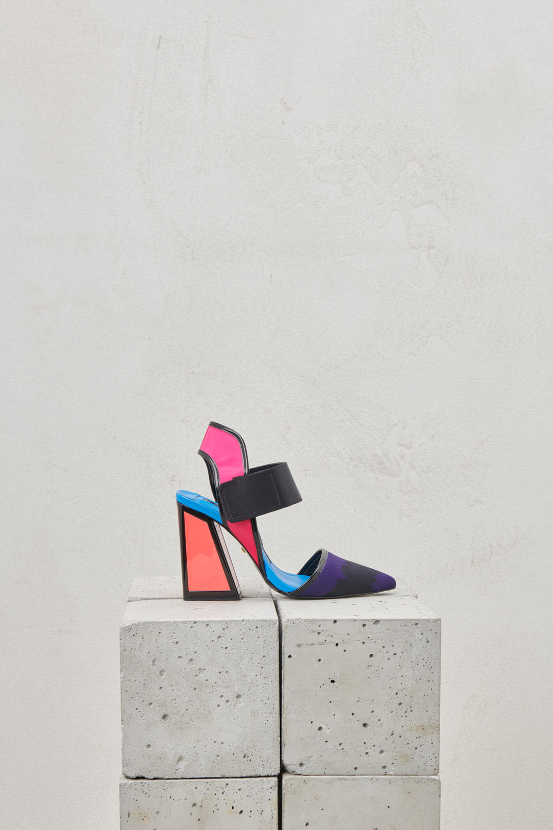 DECOLLETE WITH SCULPTED HEEL