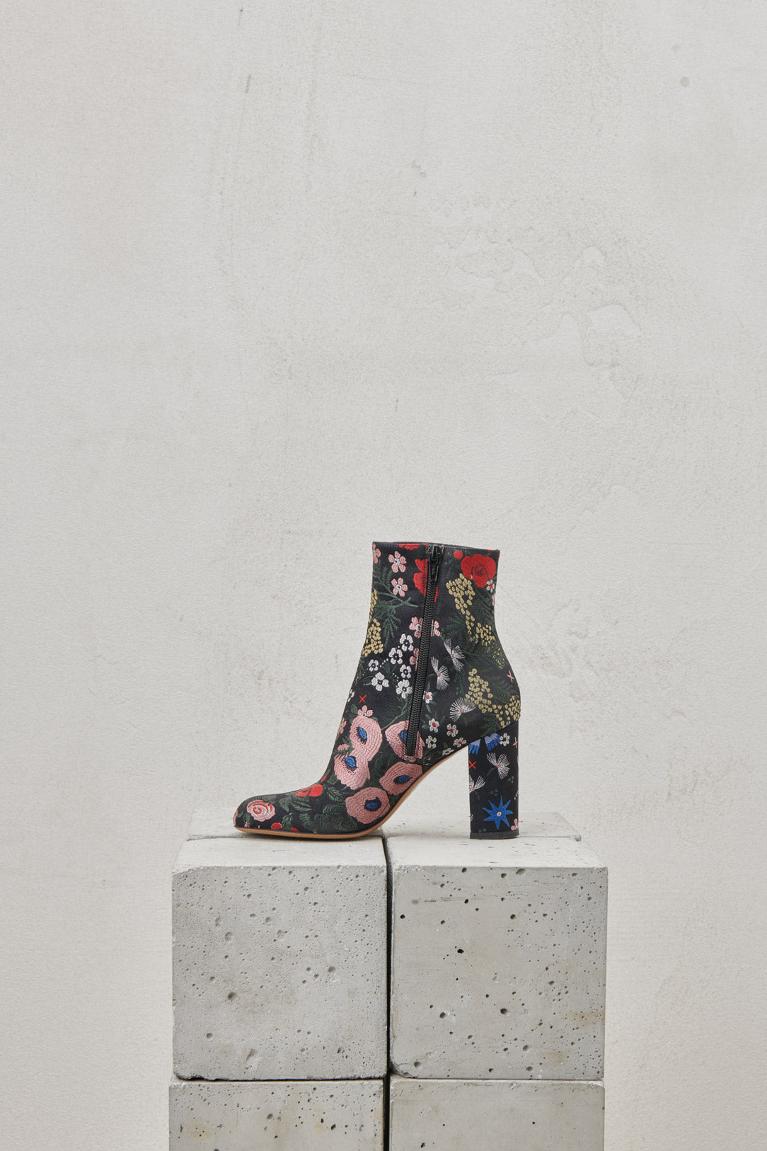 ANKLE BOOT WITH FLORAL EMBROIDERY