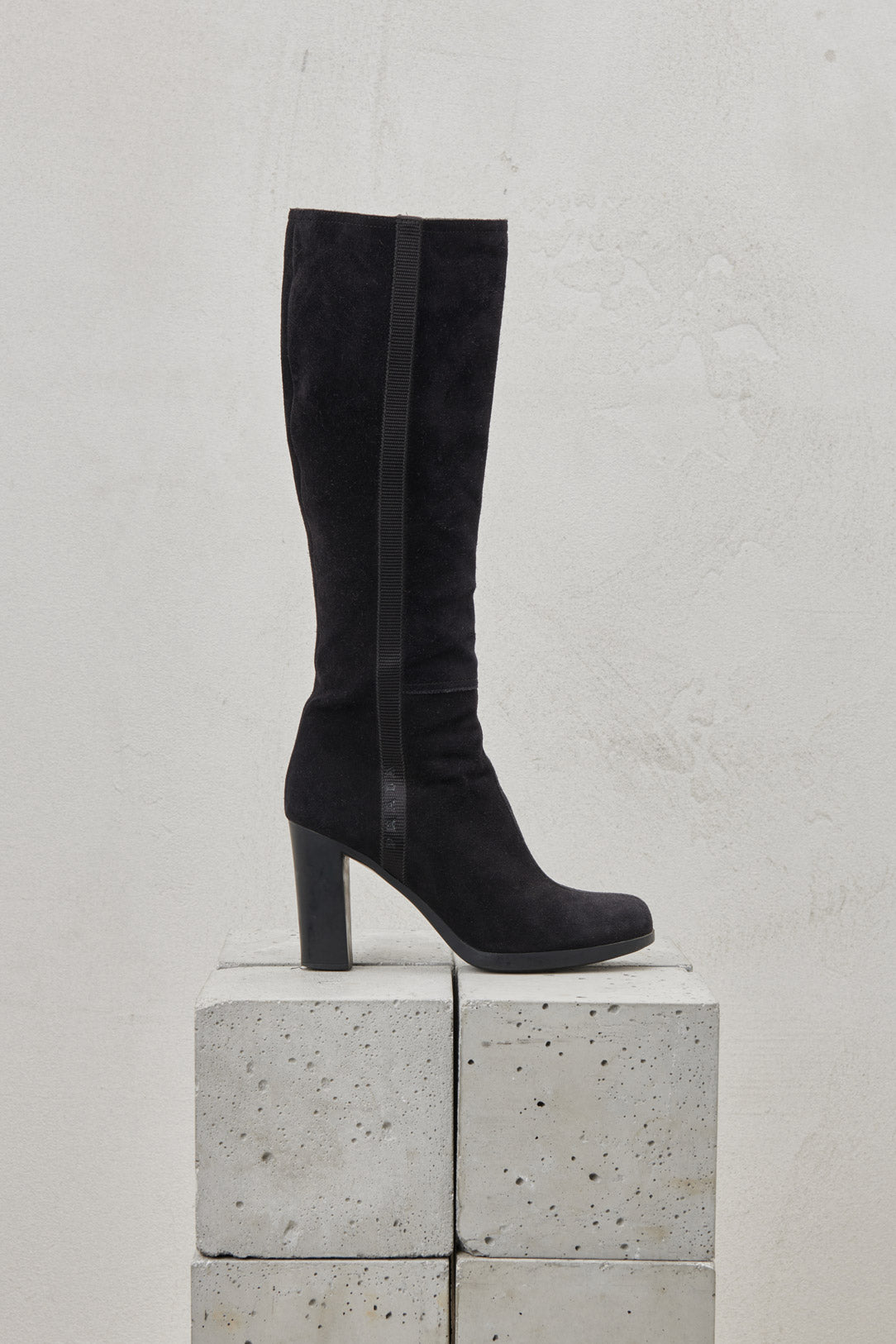 SUEDE BOOT WITH RUBBER HEEL