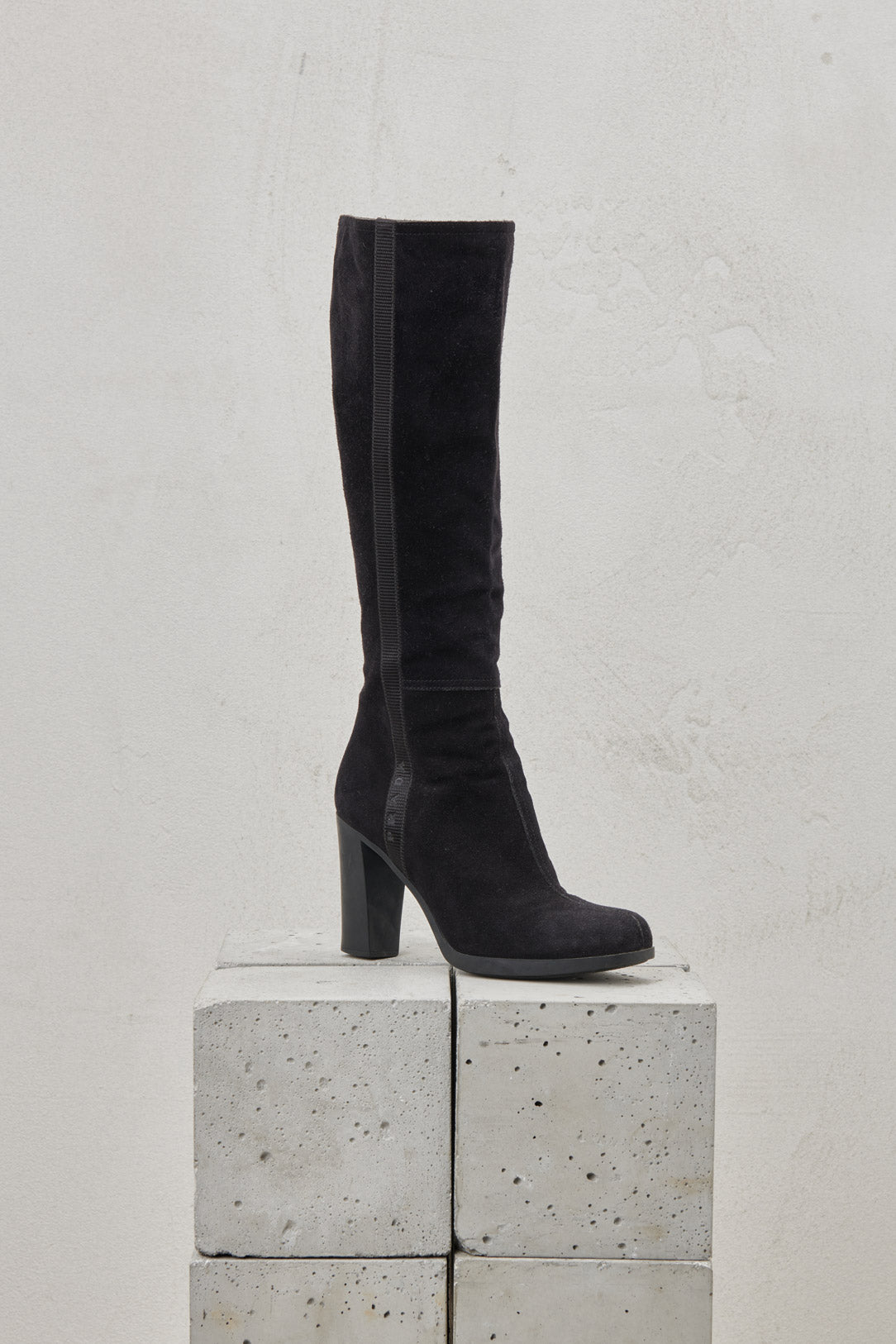 SUEDE BOOT WITH RUBBER HEEL