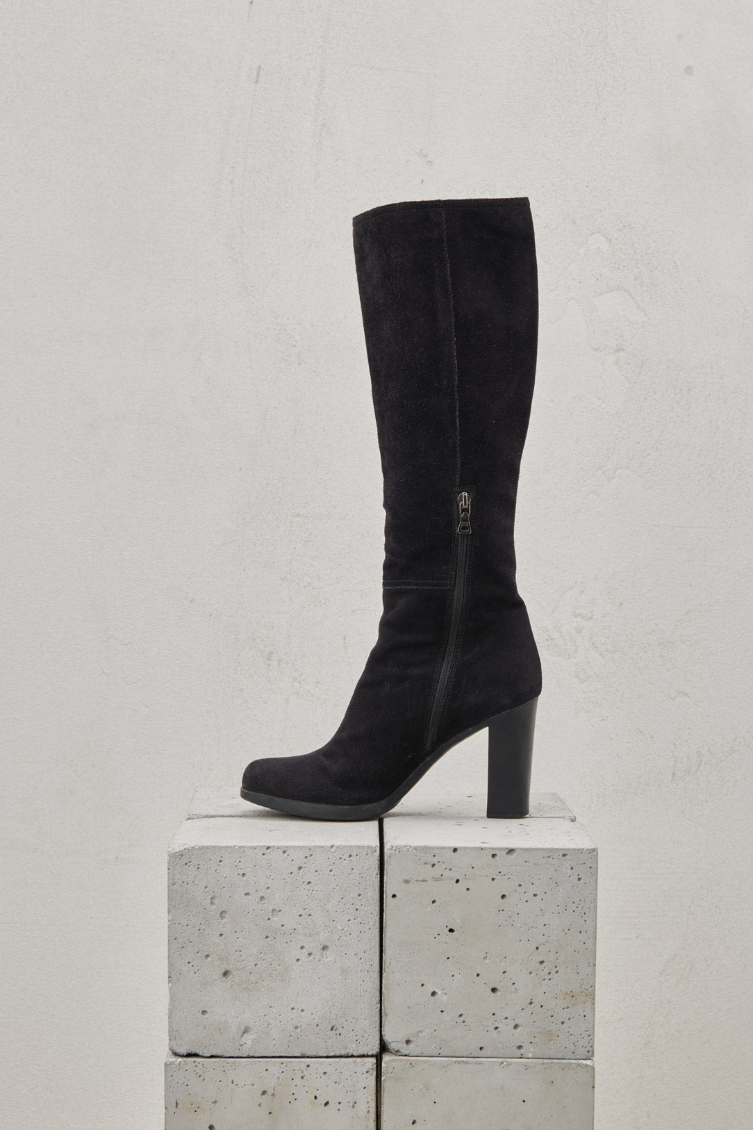 SUEDE BOOT WITH RUBBER HEEL