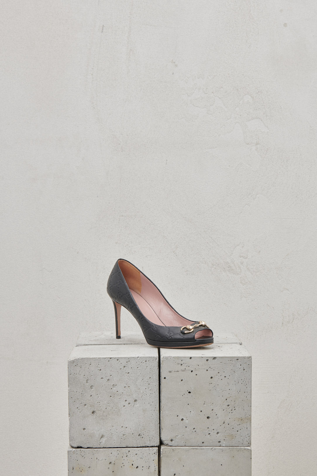 Pumps IN LOGOED NAPPA WITH BIT DETAIL