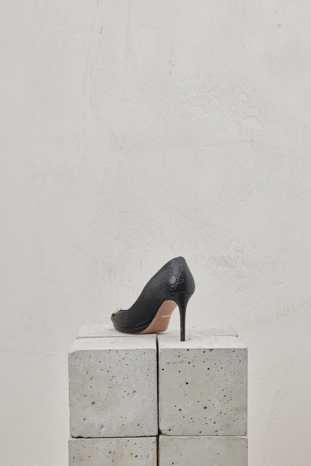 Pumps IN LOGOED NAPPA WITH BIT DETAIL