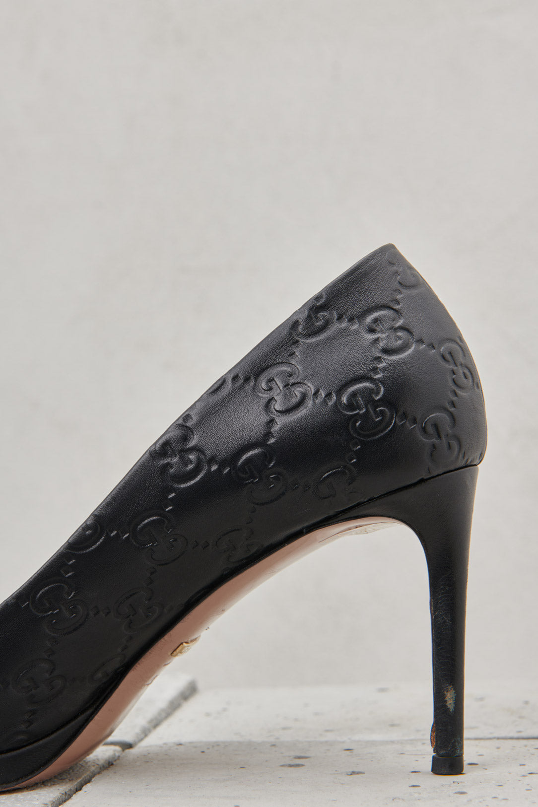 Pumps IN LOGOED NAPPA WITH BIT DETAIL