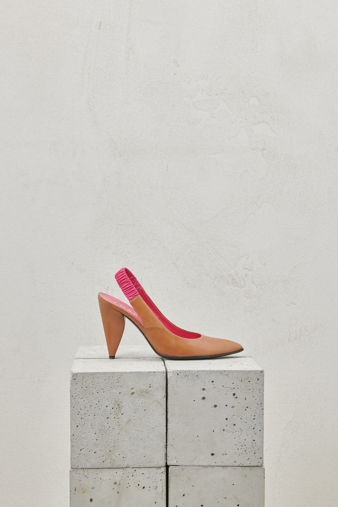 SCULPTED HEEL PUMPS