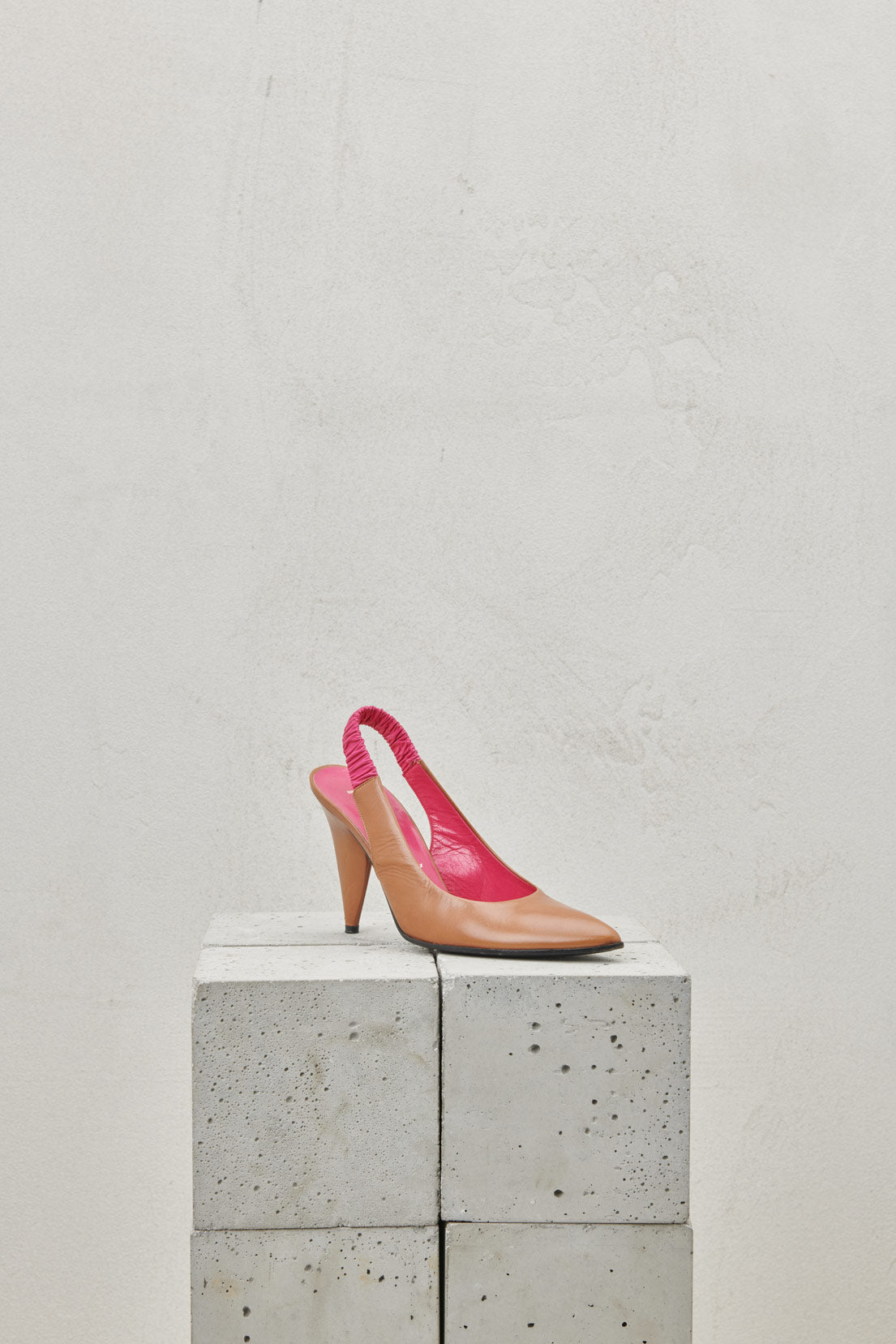 SCULPTED HEEL PUMPS