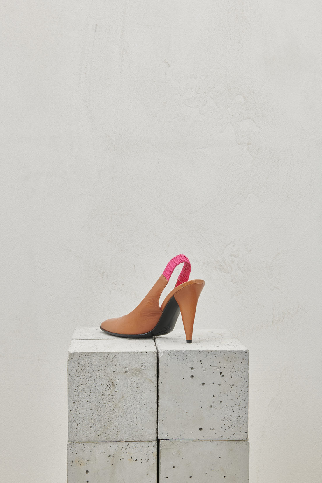 SCULPTED HEEL PUMPS