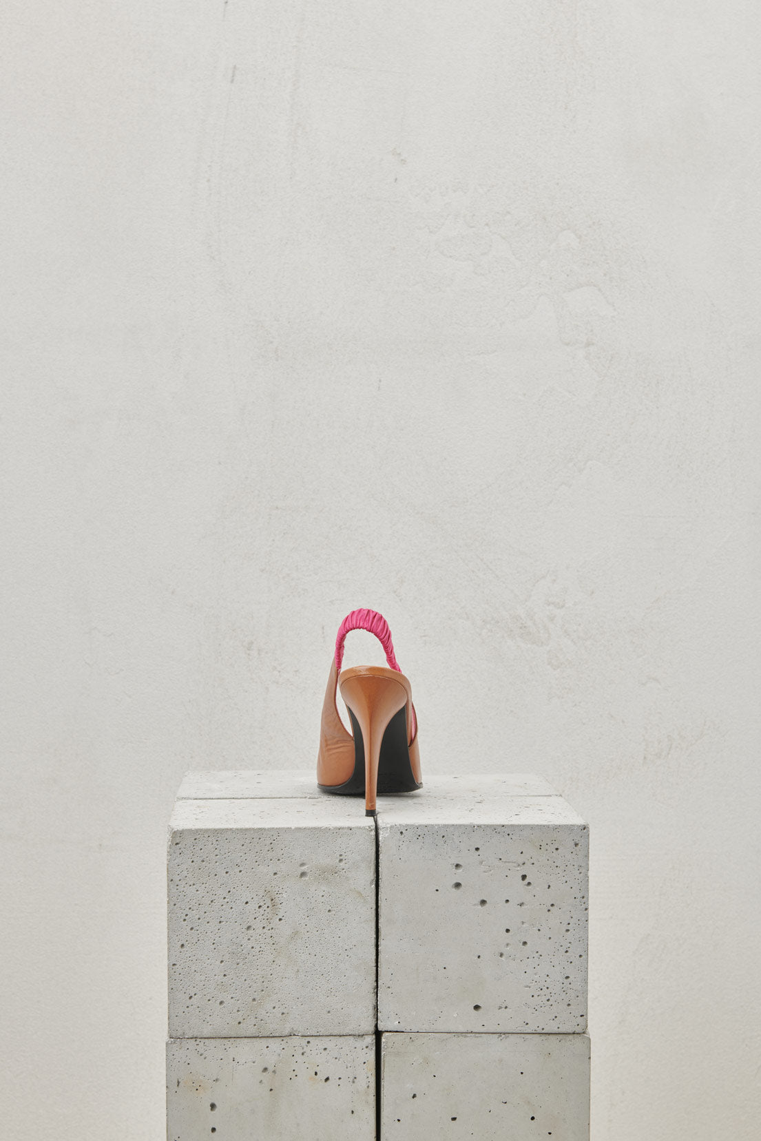 SCULPTED HEEL PUMPS