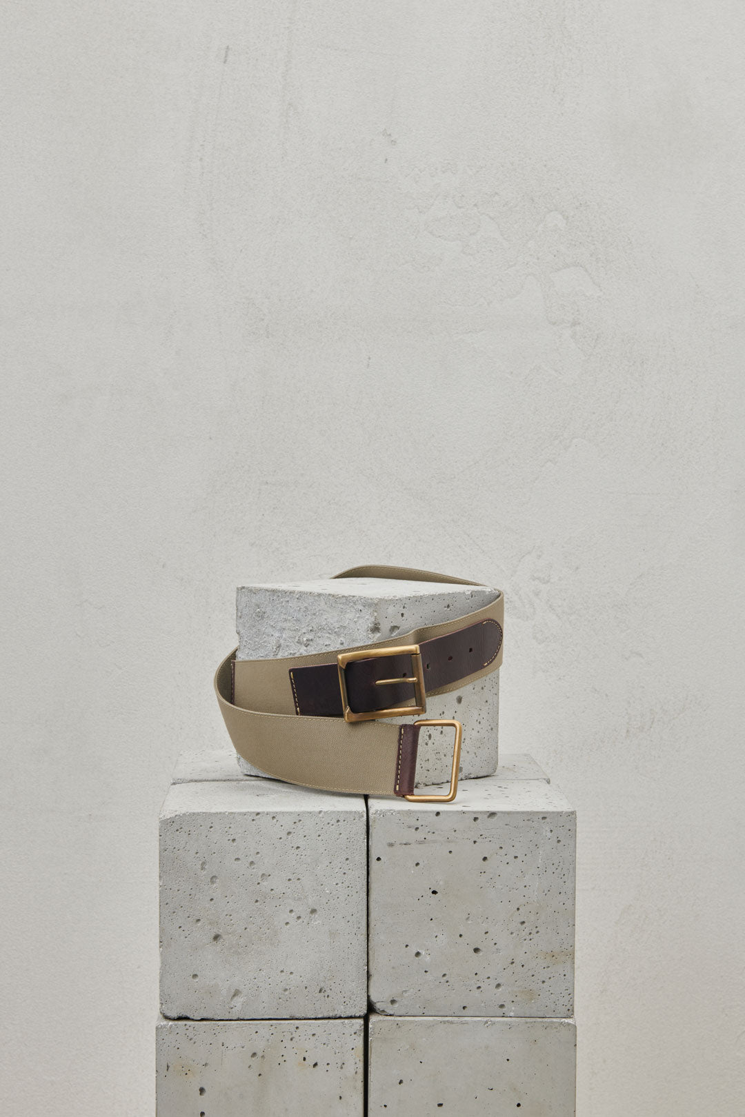 BEIGE CANVAS BELT WITH LEATHER INSERTS