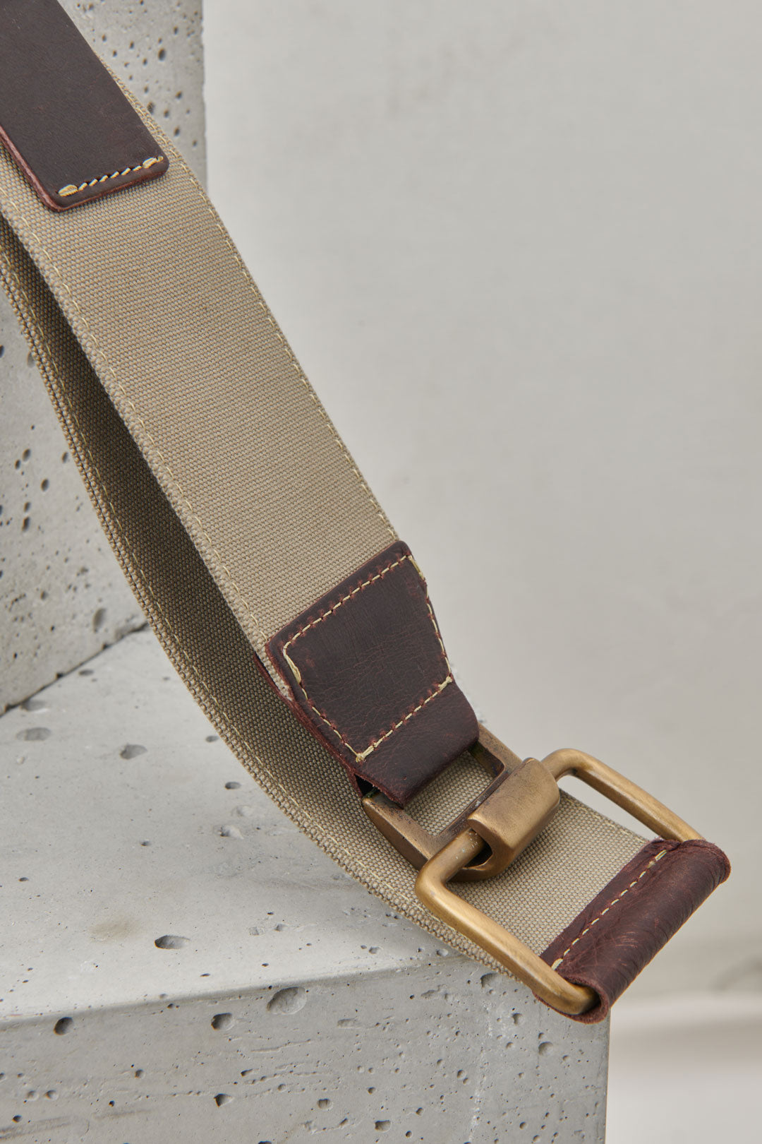 BEIGE CANVAS BELT WITH LEATHER INSERTS