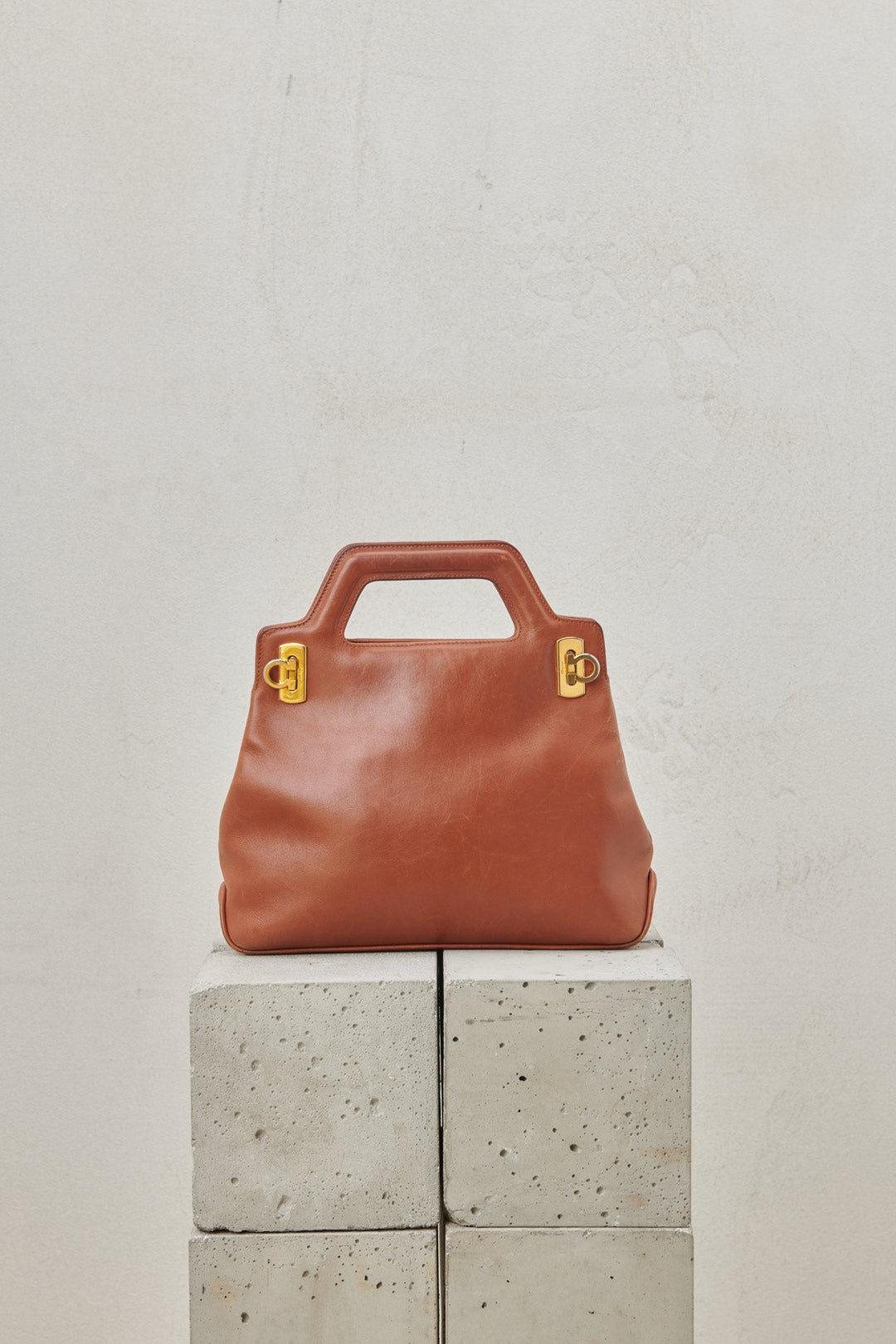 WANDA HANDBAG IN BROWN LEATHER