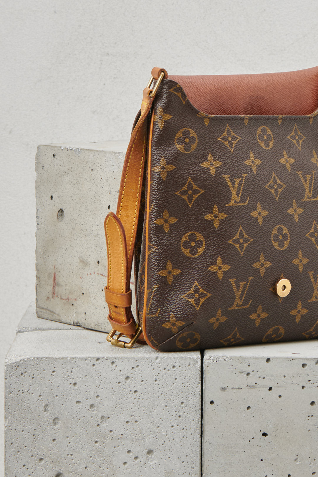 MONOGRAM SHOULDER BAG