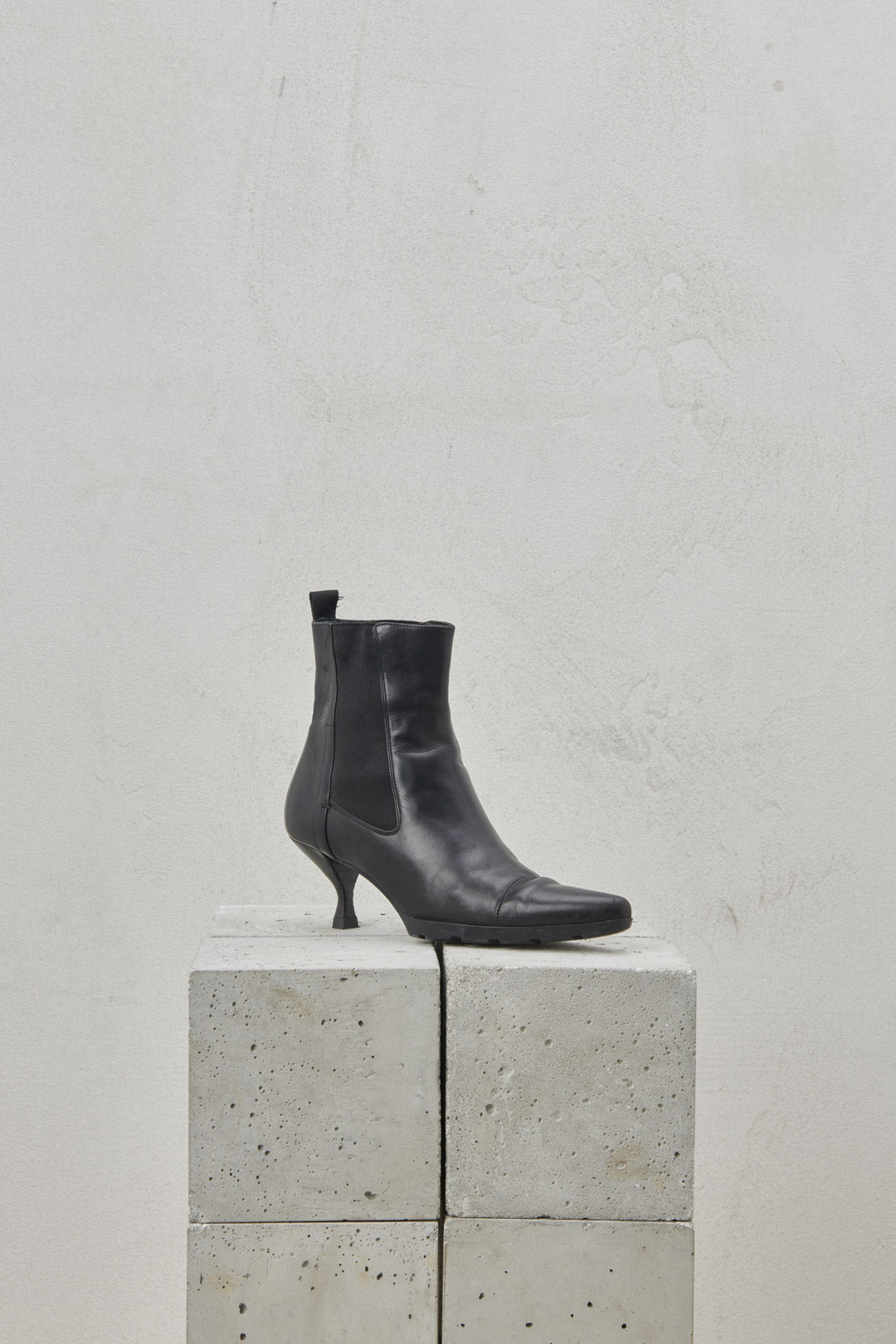 BEATLES LEATHER ANKLE BOOTS DO NOT PUT ONLINE