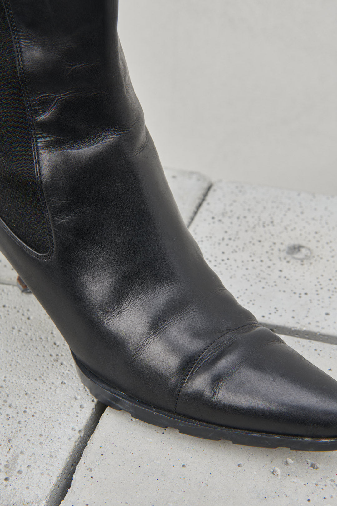 BEATLES LEATHER ANKLE BOOTS DO NOT PUT ONLINE