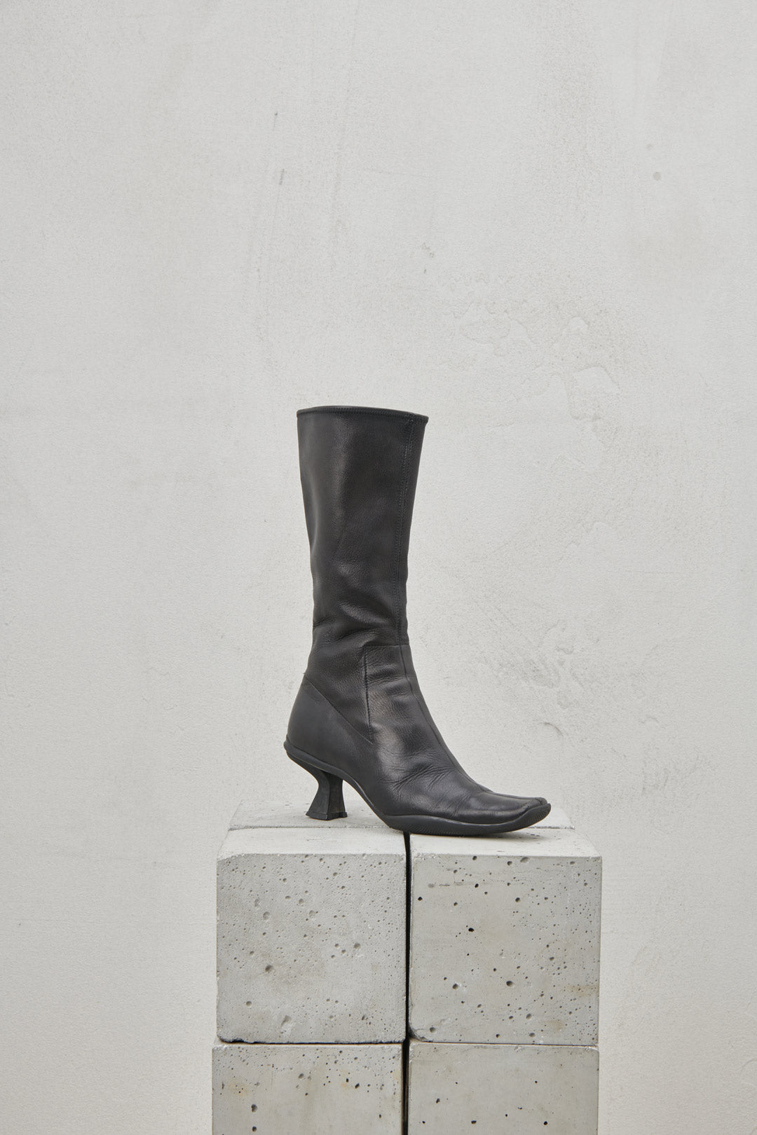 LEATHER ANKLE BOOT WITH SCULPTED HEEL