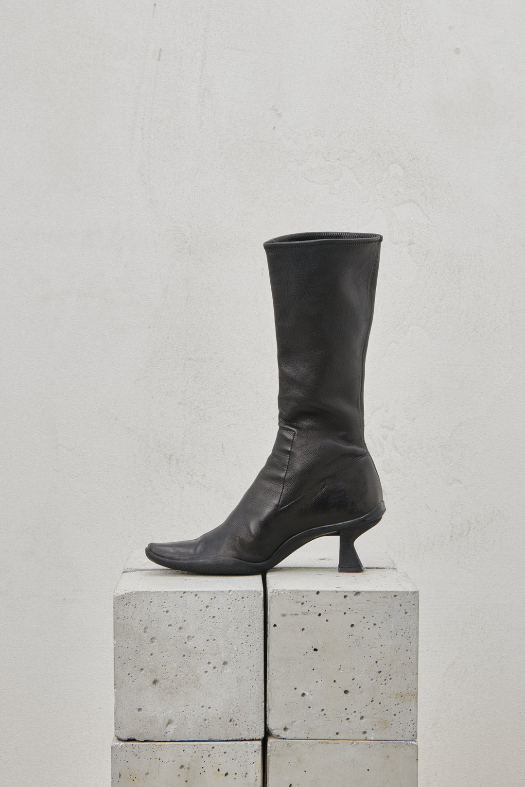 LEATHER ANKLE BOOT WITH SCULPTED HEEL