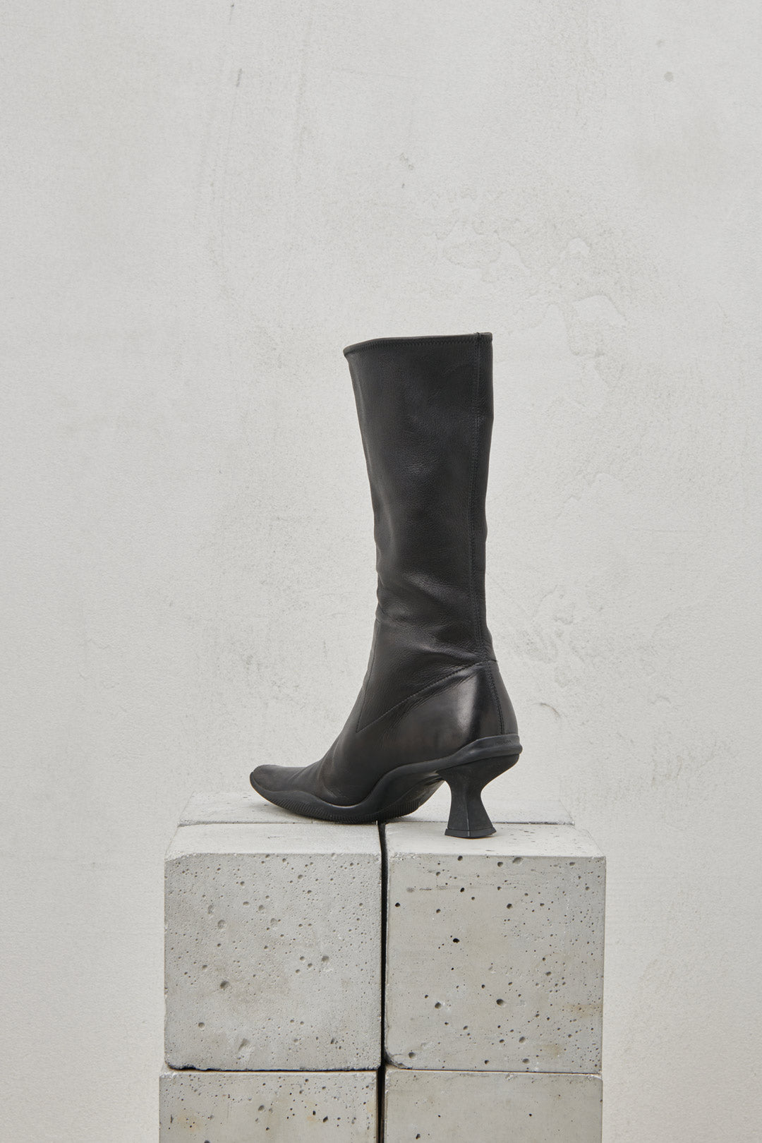 LEATHER ANKLE BOOT WITH SCULPTED HEEL