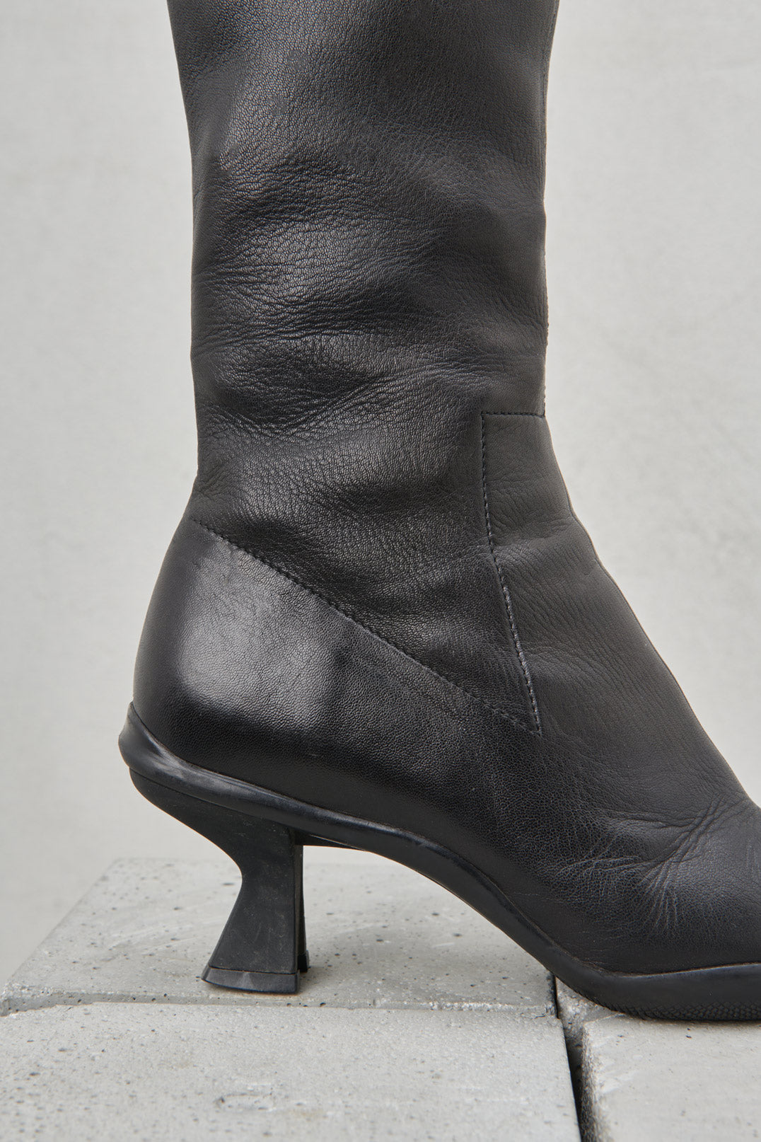 LEATHER ANKLE BOOT WITH SCULPTED HEEL