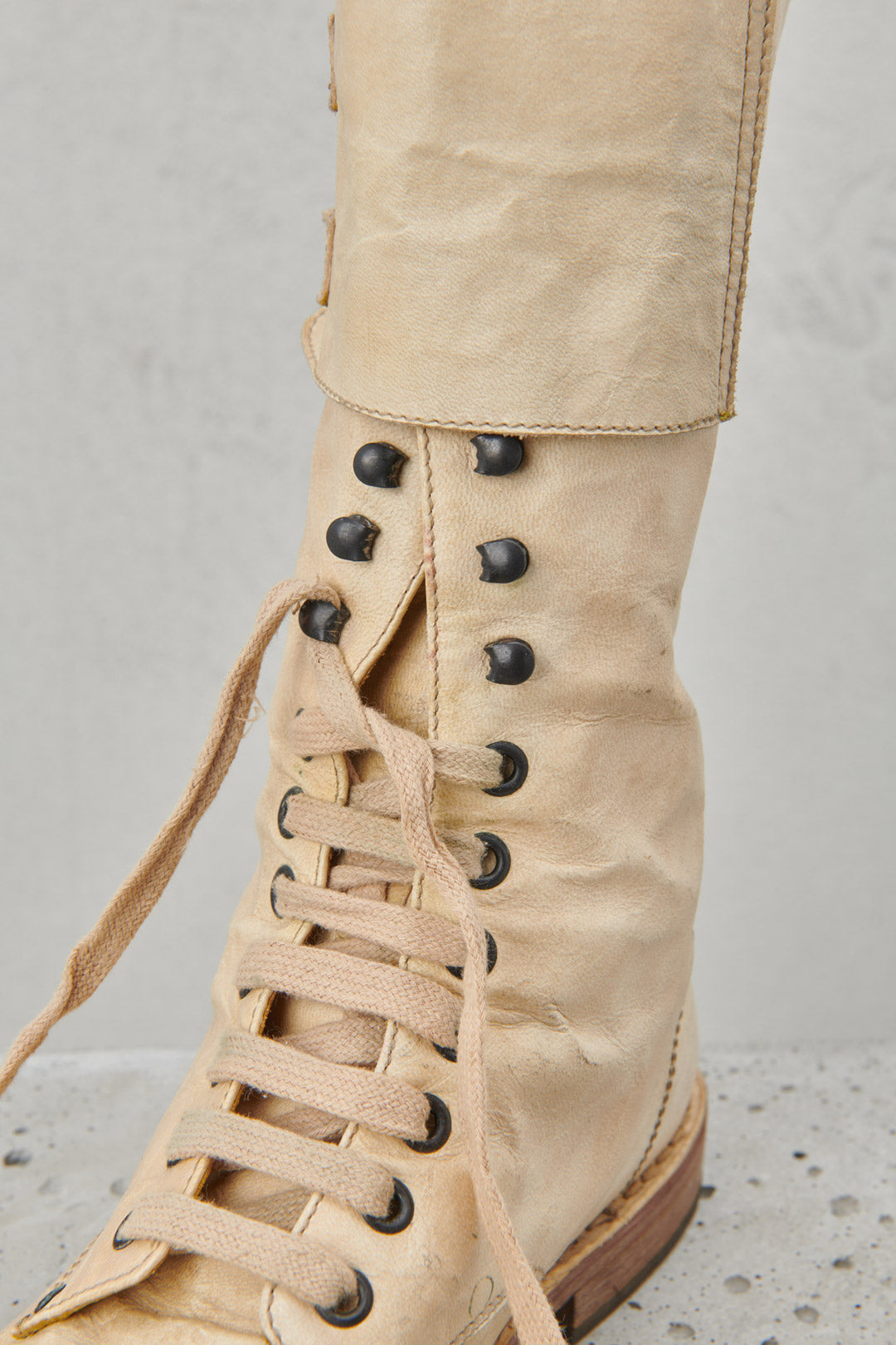 LEATHER BOOTS WITH LACES