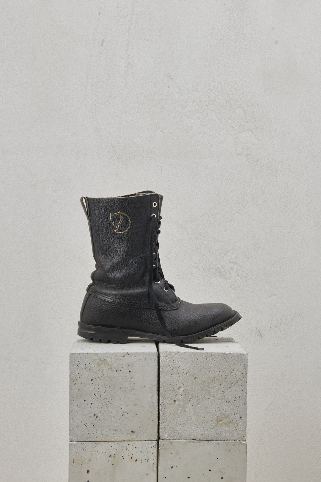 BLACK MILITARY BOOTS