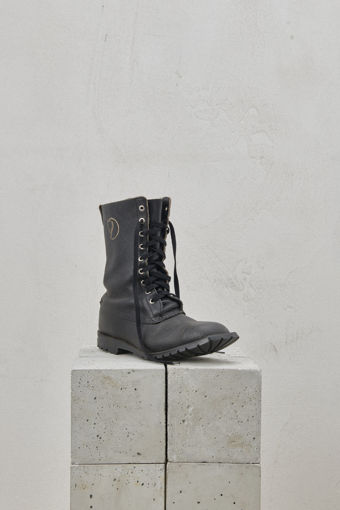 BLACK MILITARY BOOTS