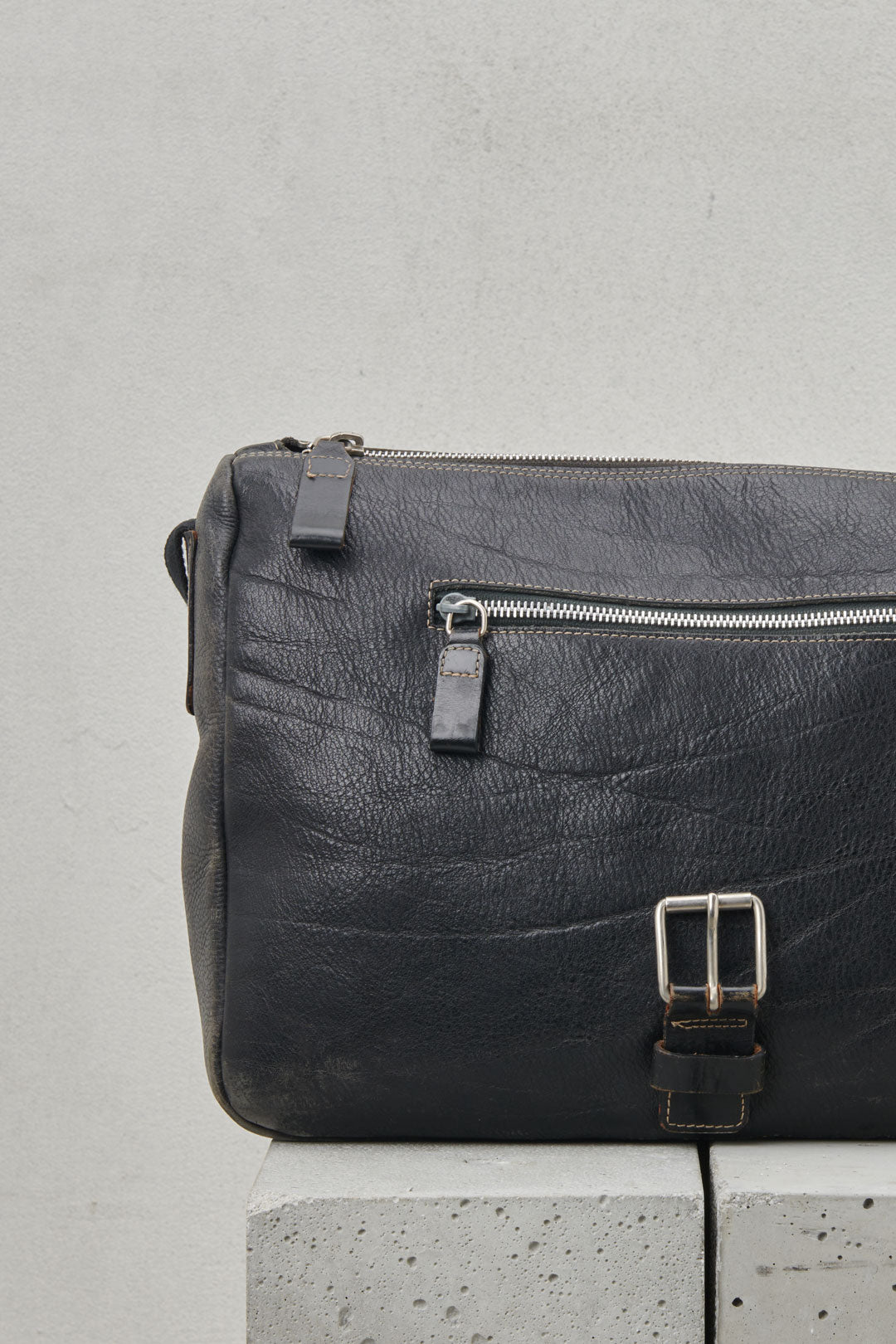 BLACK POSTMAN BAG WITH LEATHER INSERTS