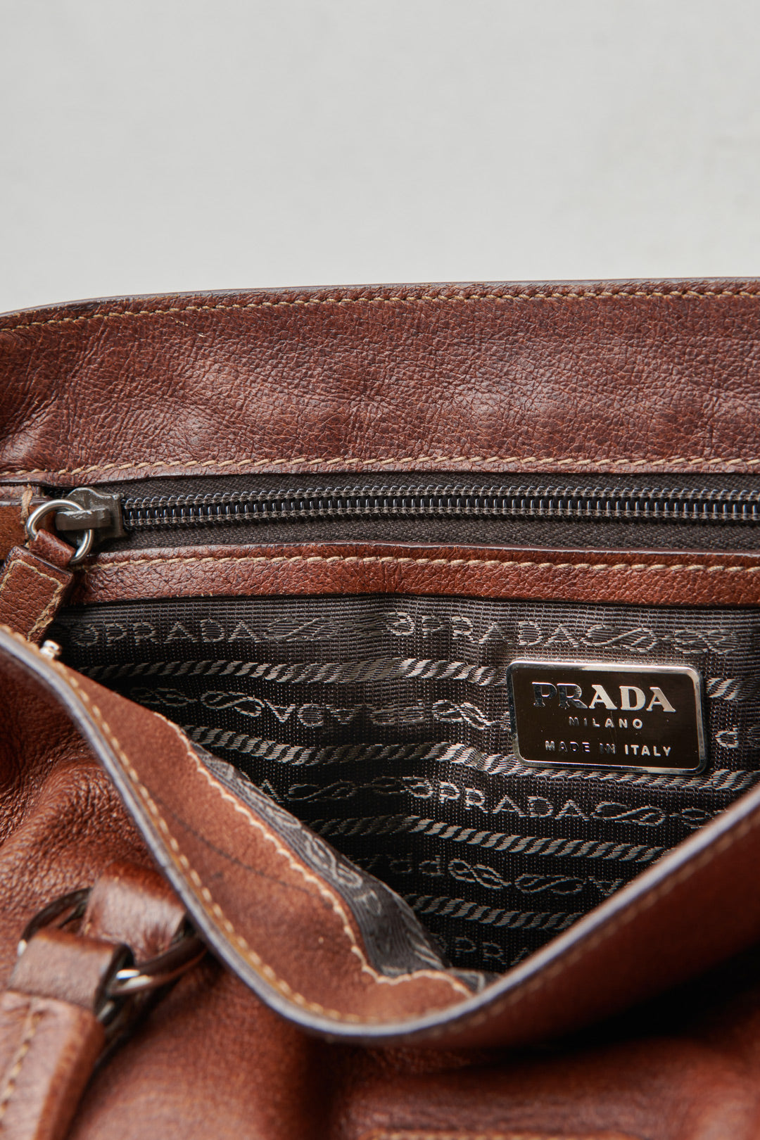 BROWN LEATHER BAG WITH METALLIC BUCKLE