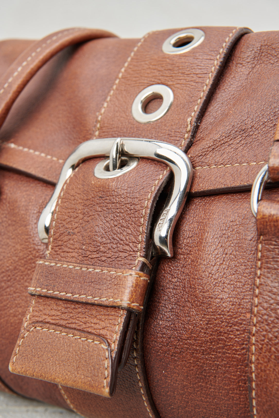 BROWN LEATHER BAG WITH METALLIC BUCKLE