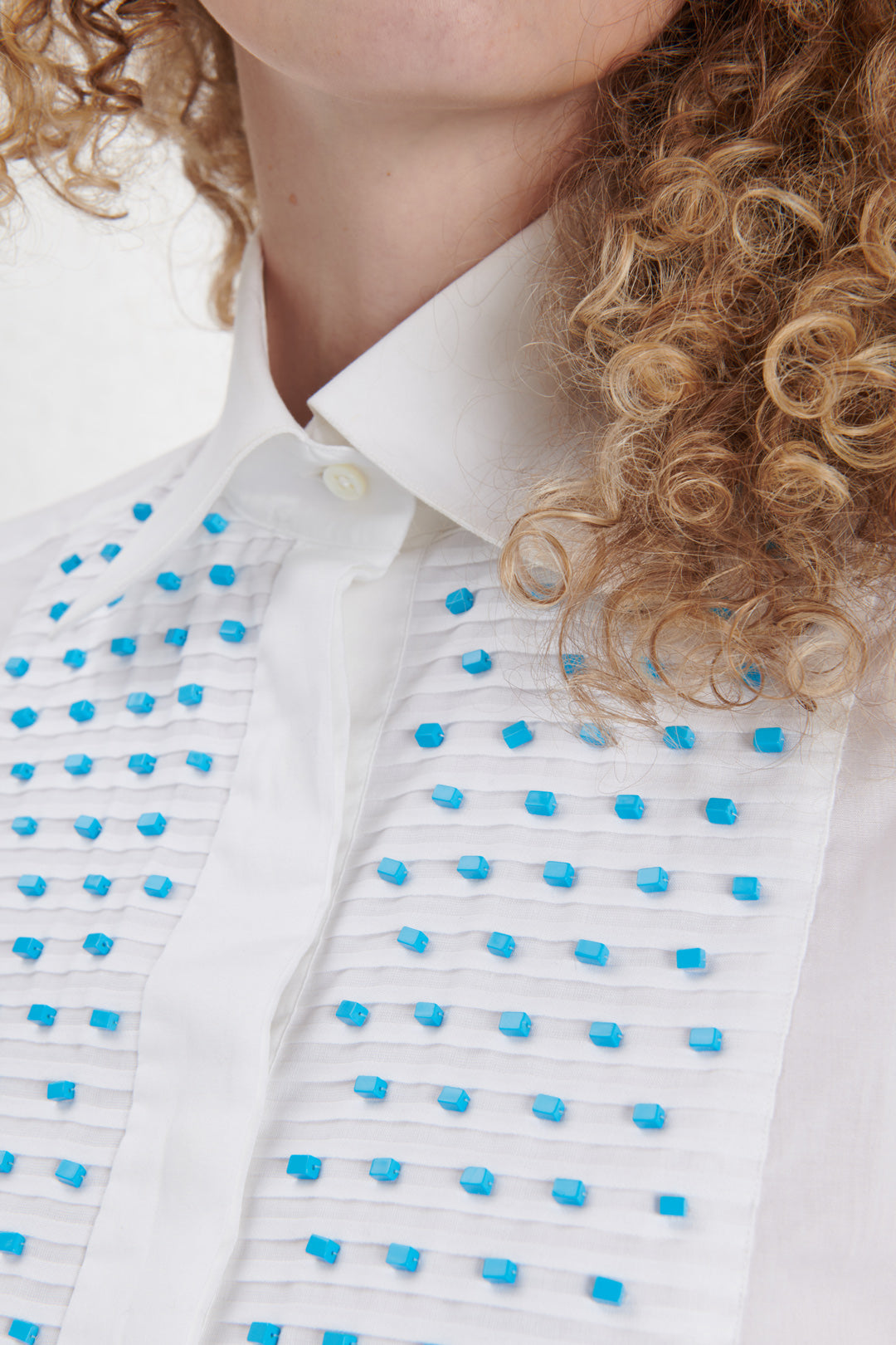 CAMICIA  CON APPLICAZIONI TURCHESI