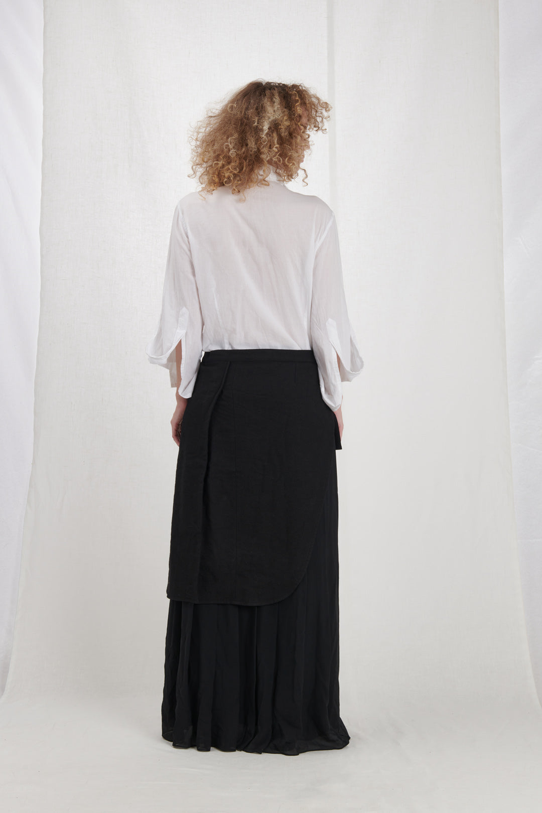 BLACK WOOL AND LINEN SKIRT