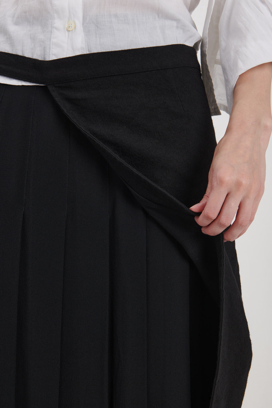 BLACK WOOL AND LINEN SKIRT