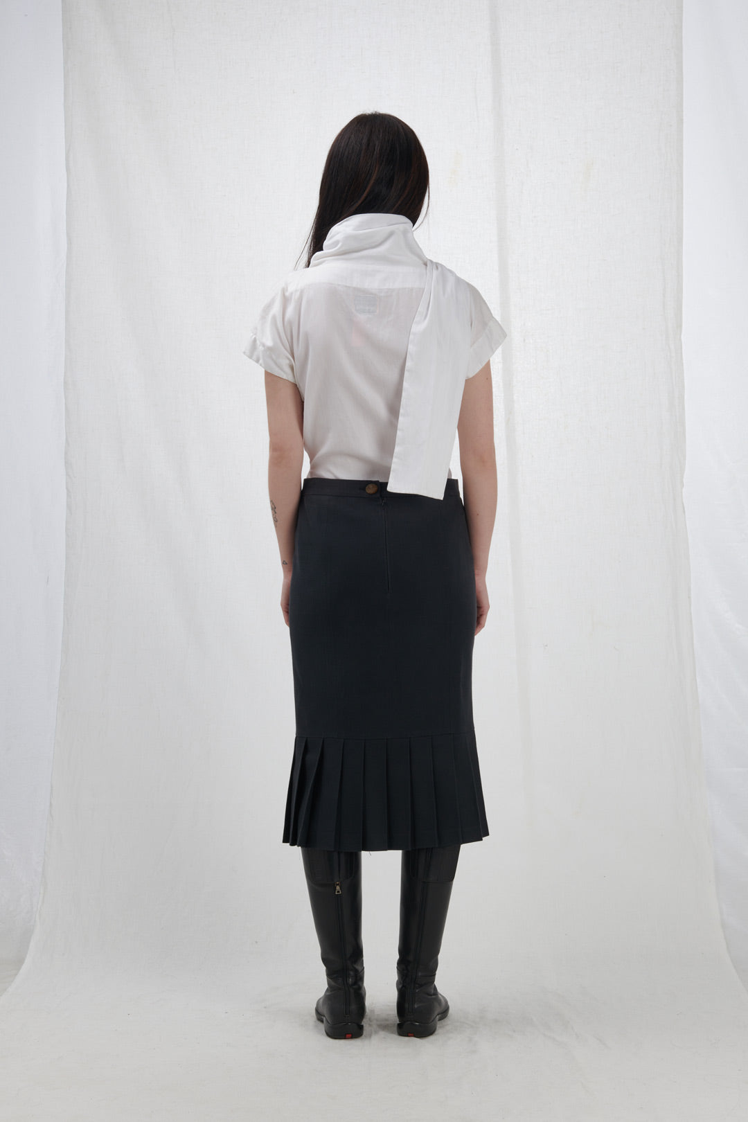 KNEE SKIRT WITH PLEATS