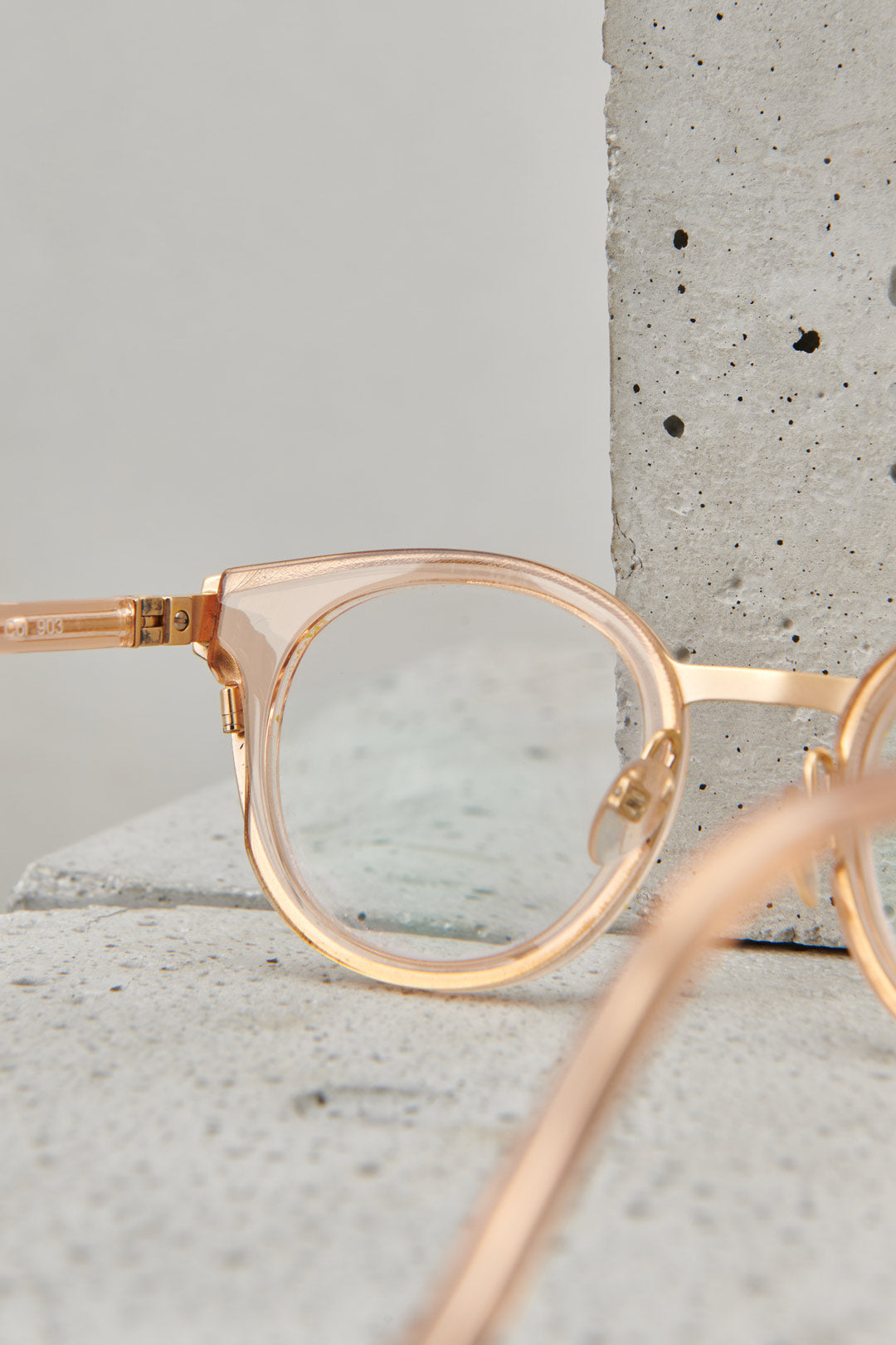 GLASSES IN METAL AND ACETATE