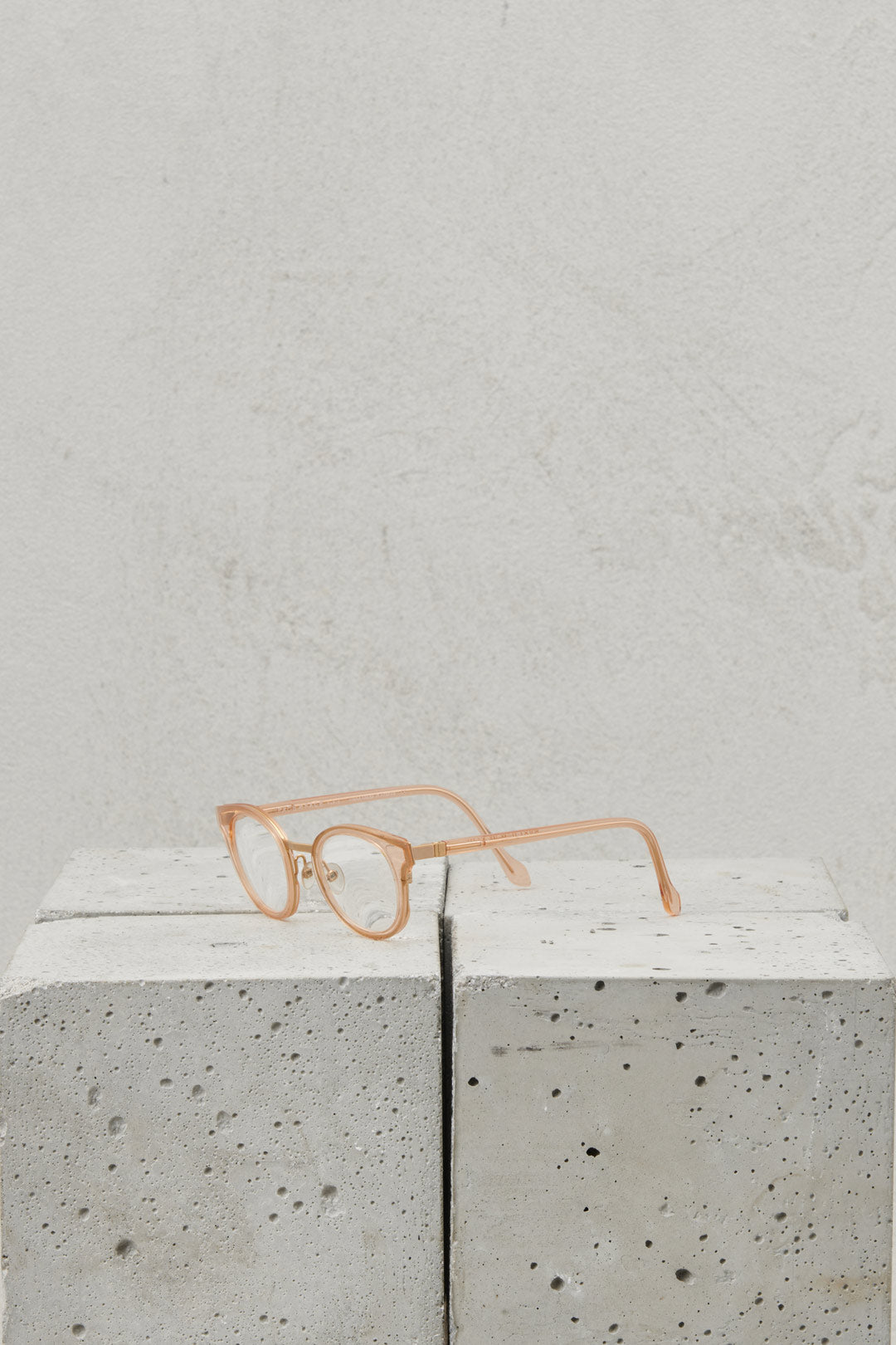 GLASSES IN METAL AND ACETATE