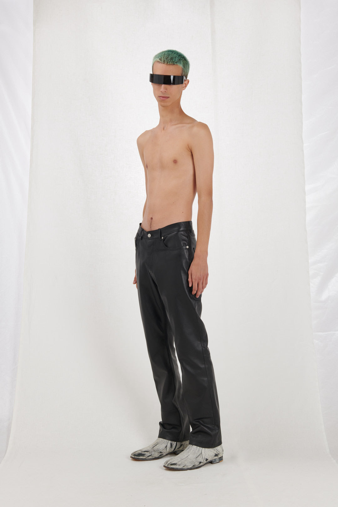 LEATHER PANTS