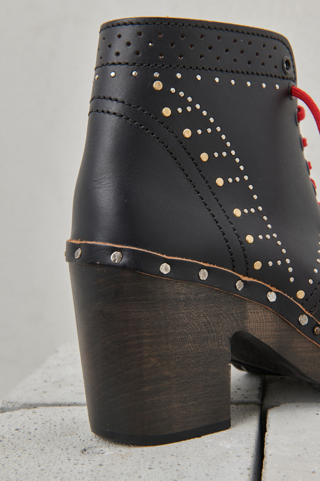 CLOG BOOT WITH STUDS