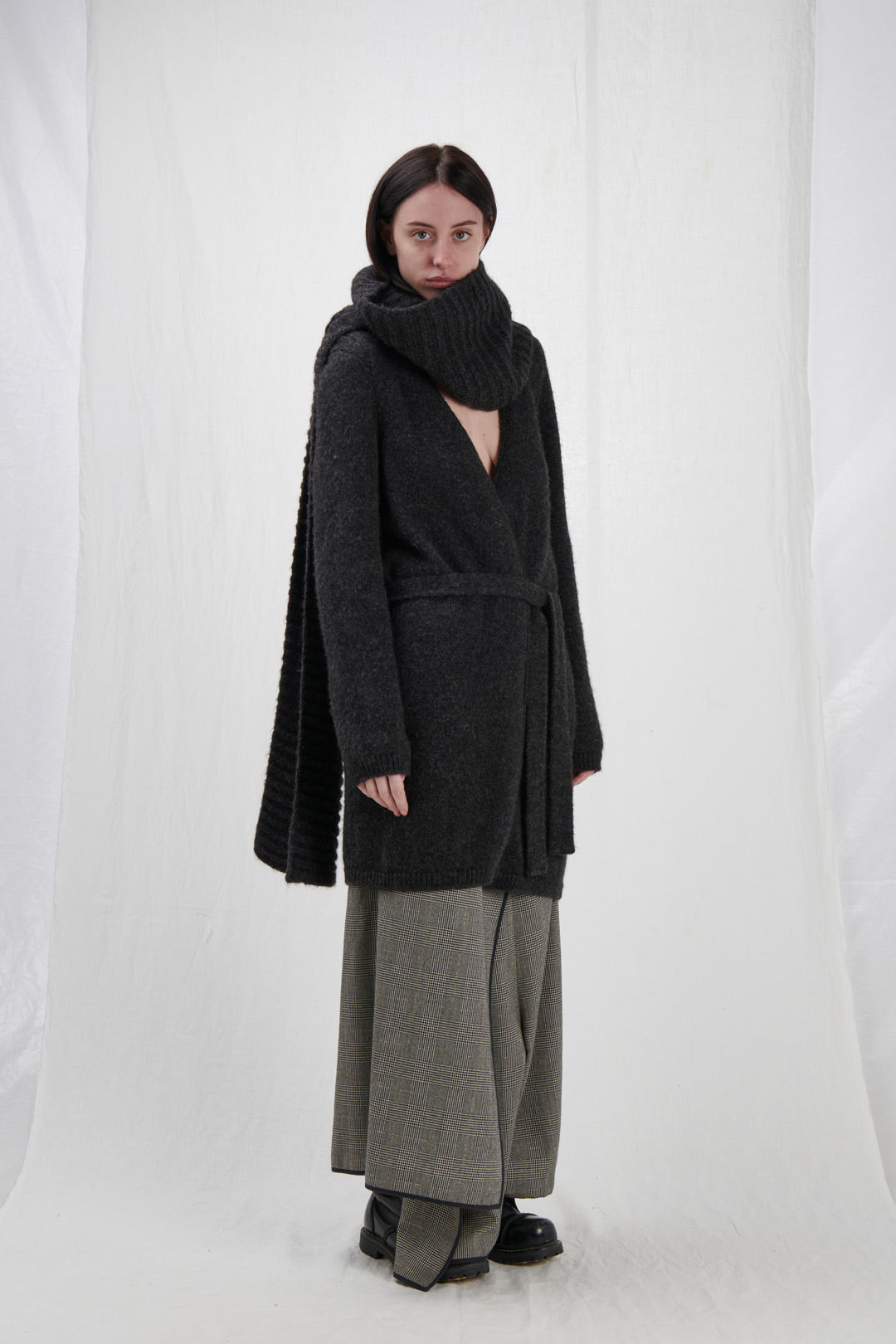 CHARCOAL GRAY CARDIGAN WITH BELT AND SCARF