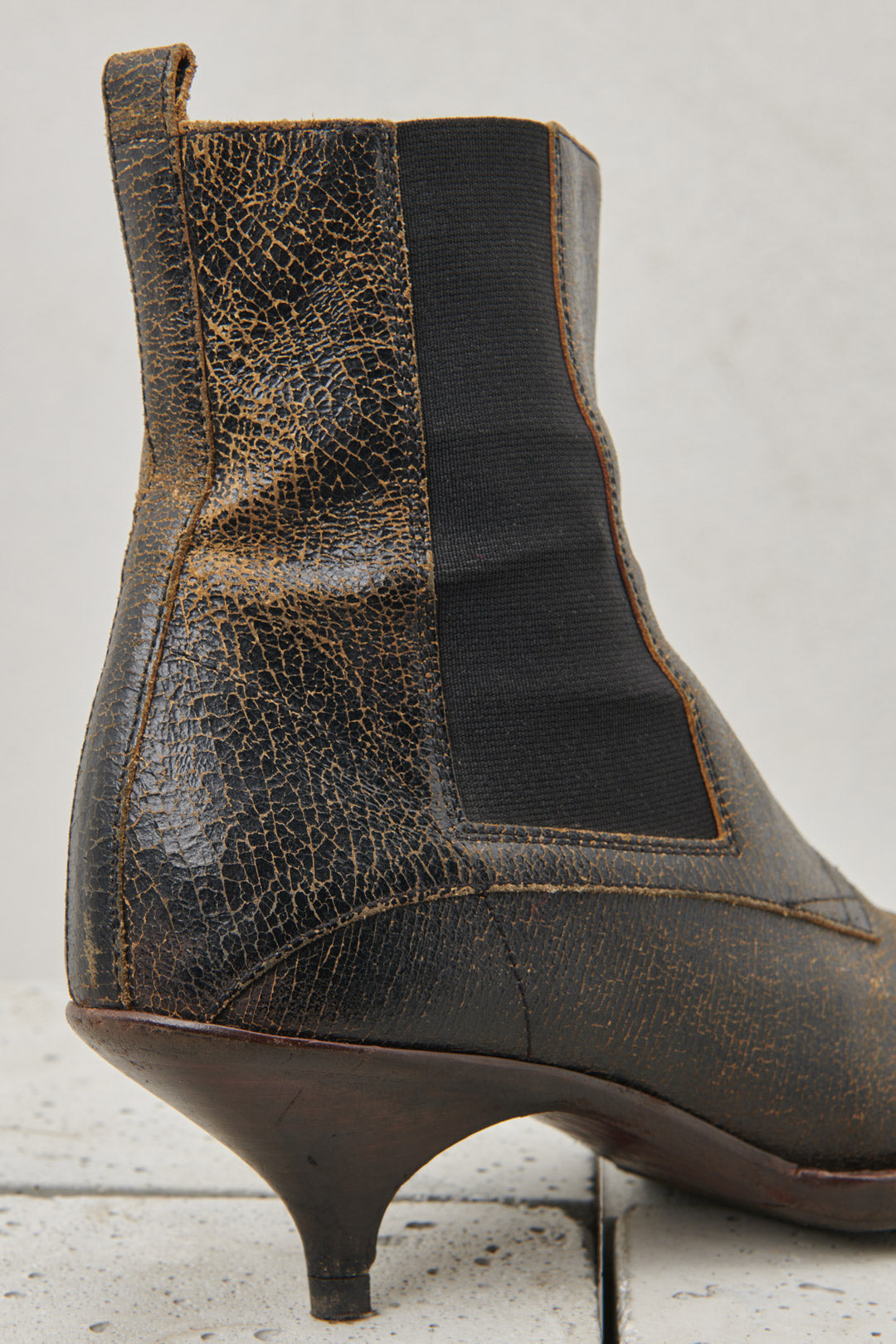 BEATLES CRACKLE EFFECT ANKLE BOOT