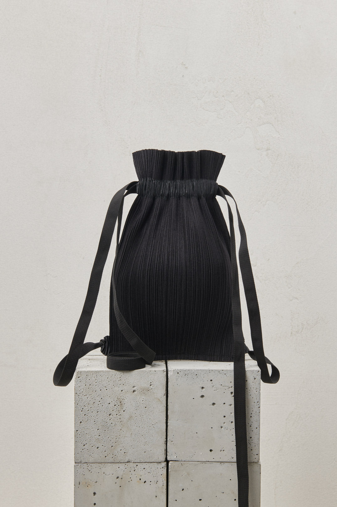 BLACK PLEATED BACKPACK BAG