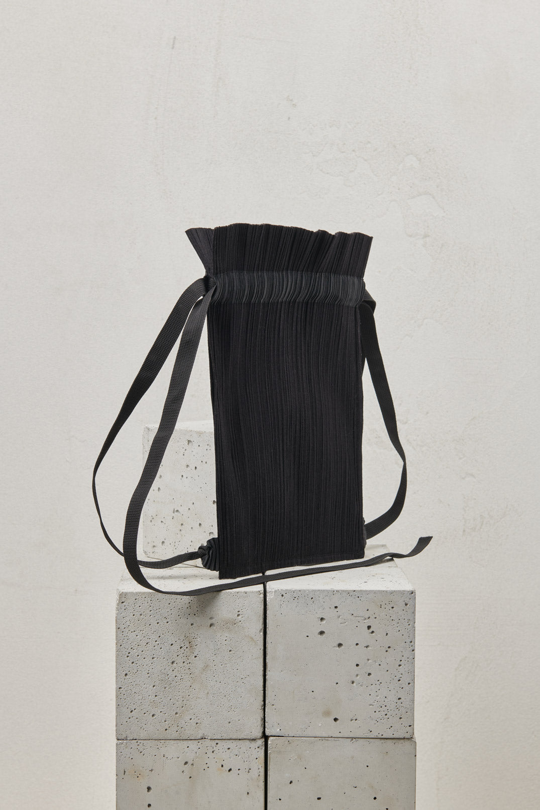 BLACK PLEATED BACKPACK BAG