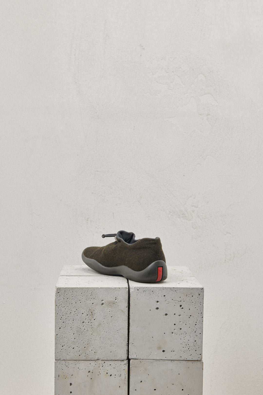 DARK GRAY FELT SNEAKER AND RUBBER SOLE