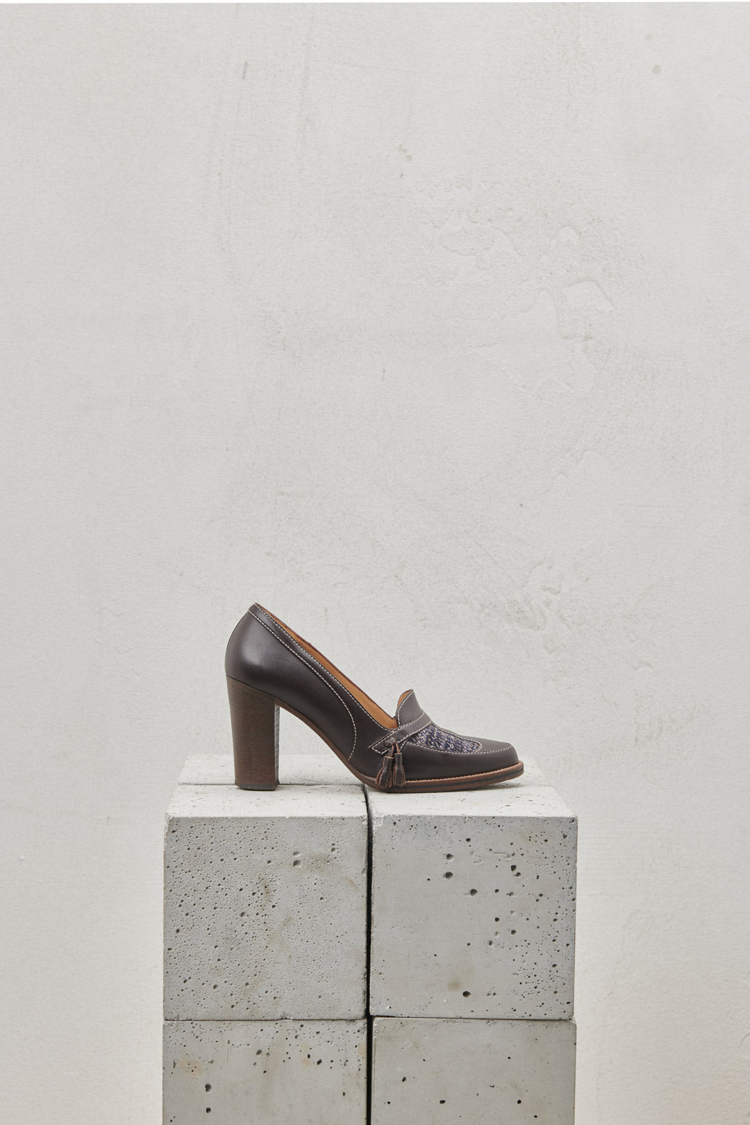 BROWN LEATHER PUMPS WITH WOOL INSERTS