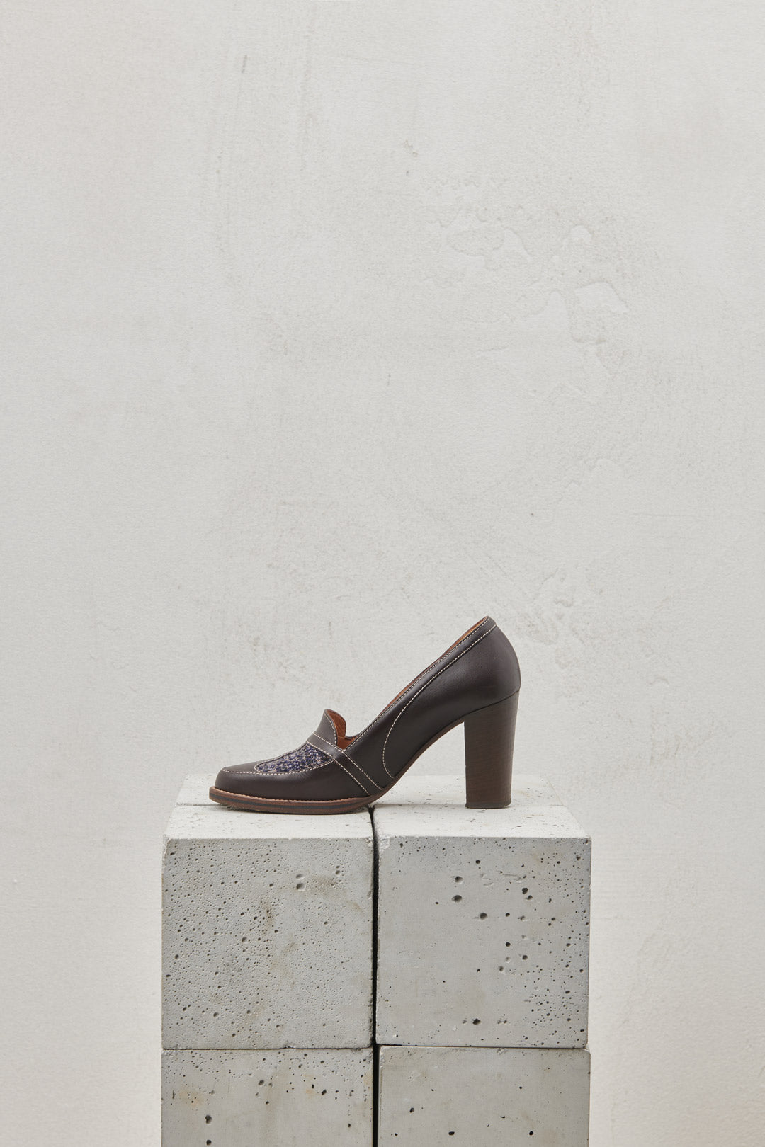 BROWN LEATHER PUMPS WITH WOOL INSERTS