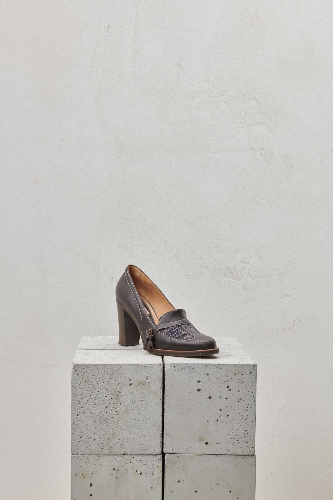 BROWN LEATHER PUMPS WITH WOOL INSERTS