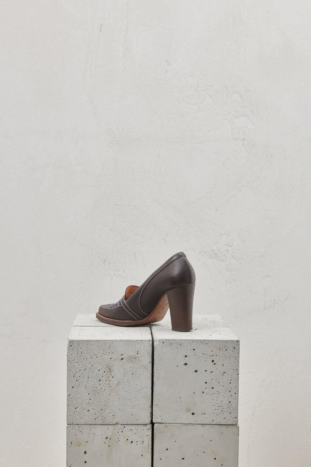 BROWN LEATHER PUMPS WITH WOOL INSERTS