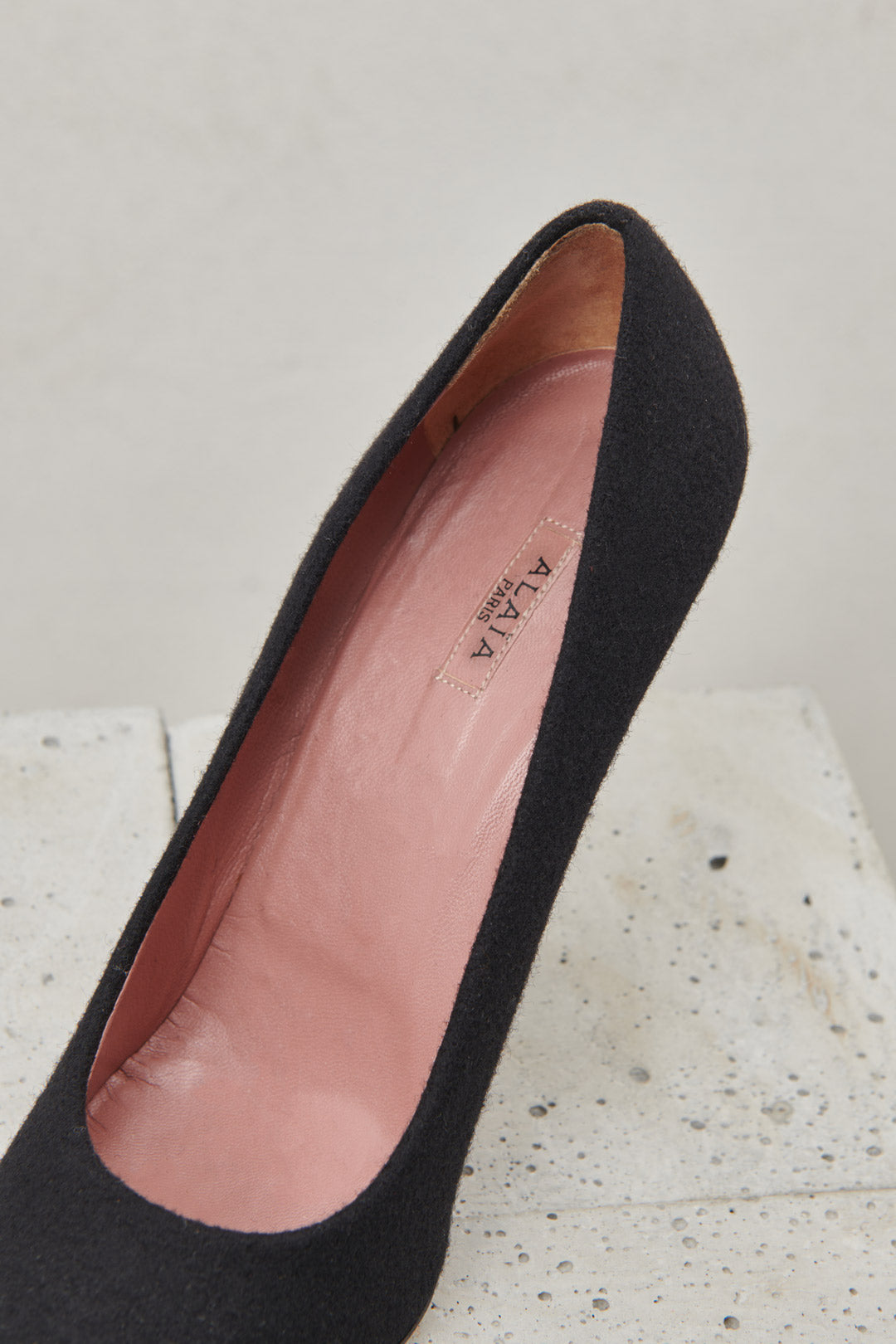 Black pointed toe pumps in boiled wool